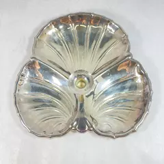 Sheridan Silver Plate Triple Clamshell Candy Or Nut Dish With Candle Holder