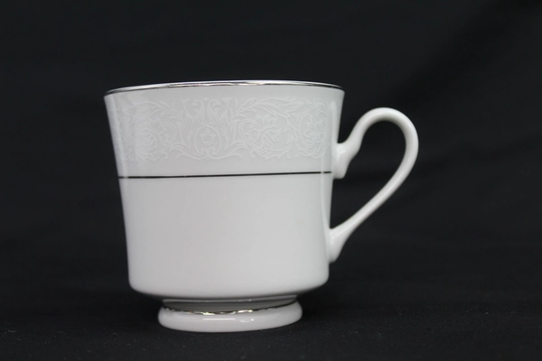 Set of 4 Sango White On White 1079 Cups And Saucers Victorian Lace