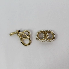 Lot of 2 Vintage Gold Tone Brooches Brooch Metal Rope Knot Double OO Faux Pearls