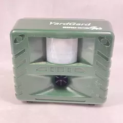 Bird-X Yard Gard Ultrasonic Pest Repeller No AC Adapter Uses 4 C Batteries