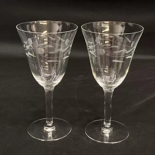 Set of 2 Etched Crystal Wine Glasses 7" Elegant Dot & Vine Design