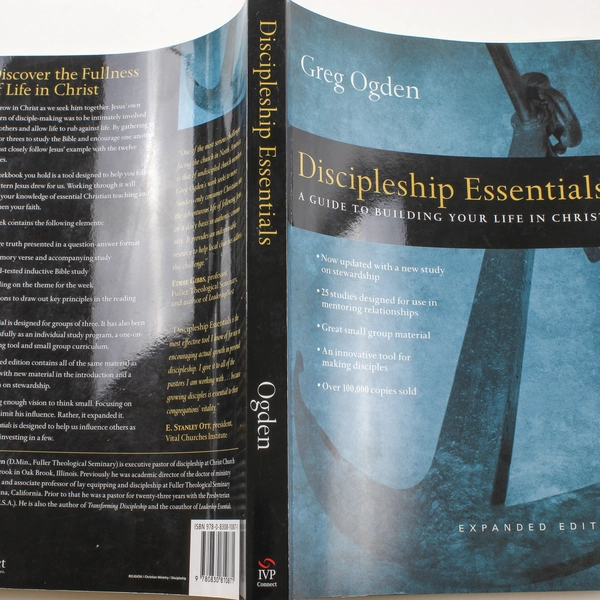 Discipleship Essentials by Greg Ogden PB Building Life in Christ Good Condition