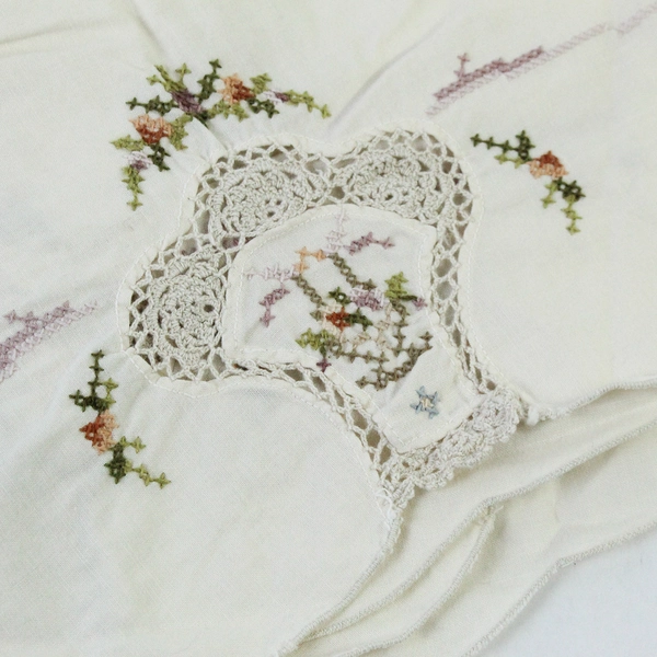 Lot of 6 Vintage Linens Tablecloths Placemats For Fabric Cutters Only Stains