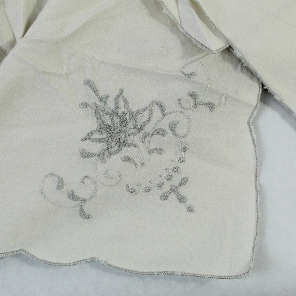 Lot of 6 Vintage Linens Tablecloths Placemats For Fabric Cutters Only Stains