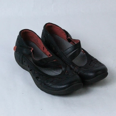 Baretraps Women’s Size 8.5M Ferra Flower Lasercut Comfort Flats Black