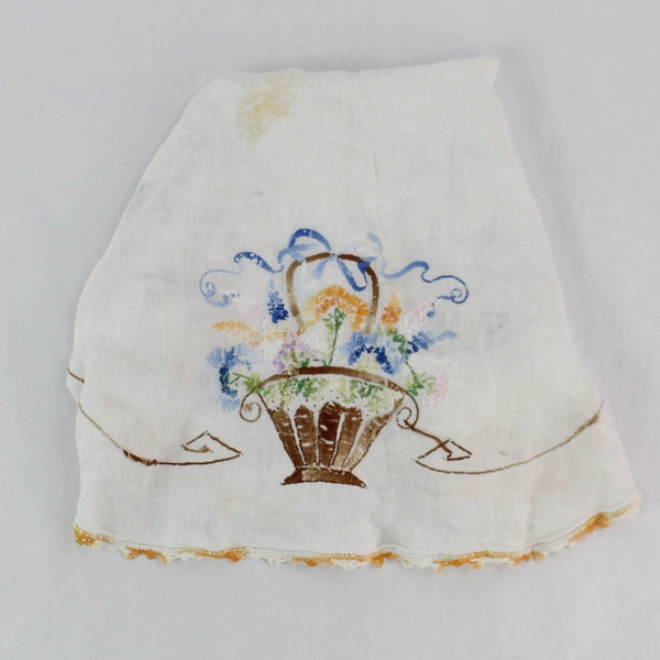 Lot of 5 Small Vintage Embroidered Tablecloths and Runner Scrap Fabric Crafting