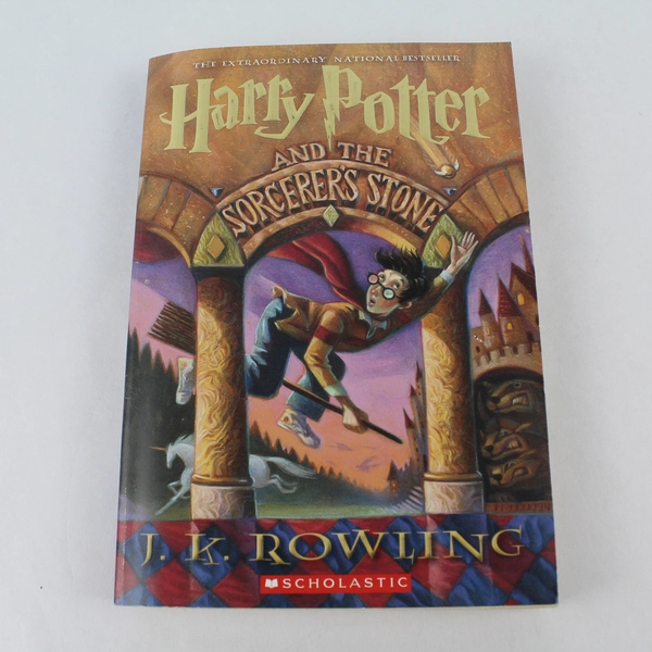 J.K. Rowling Harry Potter and the Sorcerers Stone Book Scholastic Paperback 1999