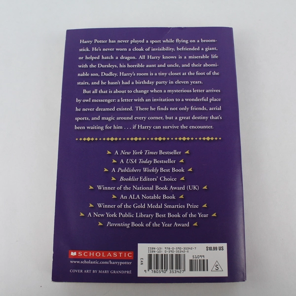 J.K. Rowling Harry Potter and the Sorcerers Stone Book Scholastic Paperback 1999