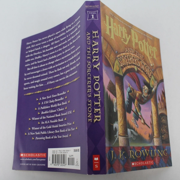 J.K. Rowling Harry Potter and the Sorcerers Stone Book Scholastic Paperback 1999