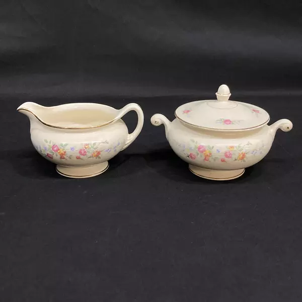 Vintage 1947 Homer Laughlin Nautilus Eggshell Creamer And Sugar Bowl N1577