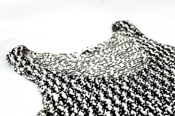 CAbi Black and White Knit Sleeveless Top Women's Size Small