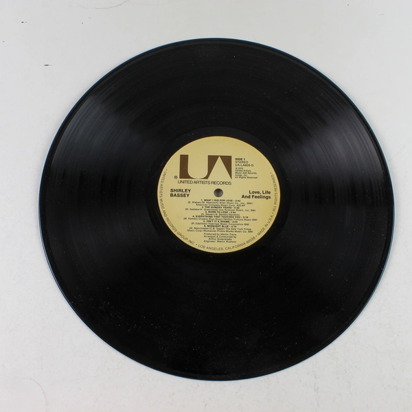 Shirley Bassey Love Life And Feelings 1976 Vinyl LP UA-LA605-G United Artists