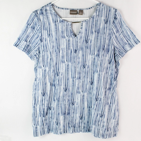 Chico's Size 1 Blue Print Women's V-Neck T-Shirt With Metal Accent