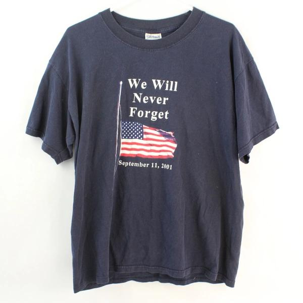 Gildan Heavy Weight Cotton We Will Never Forget T-Shirt Women's Large