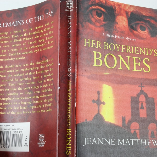 Her Boyfriend's Bones by Jeanne Matthews Dinah Pelerin Mystery 2013
