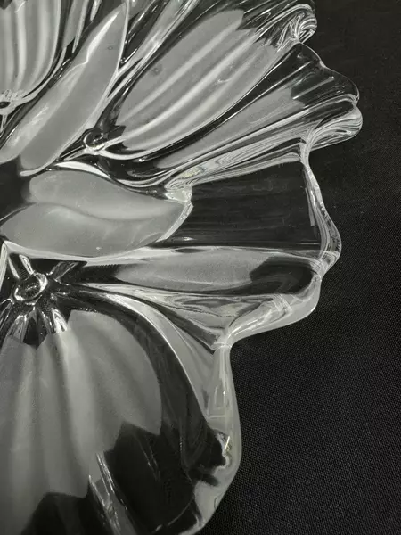 Mikasa Tulips Satin Decorative Crystal Plate 9" Ruffled Edges