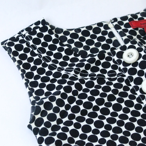 Sunset Road Women's Sleeveless Black White Polka Dot Dress Size 10 Kick Pleat