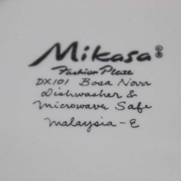 Mikasa Bosa Nova 8.5" Salad Bowl White Green Yellow Rippled Design