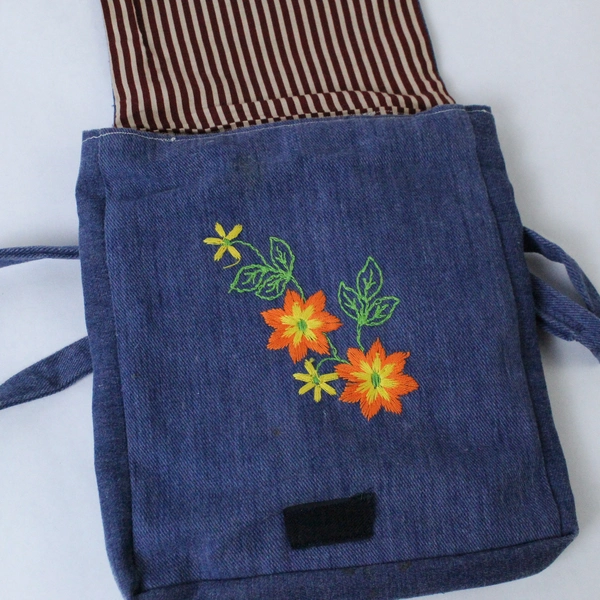 Vintage Unbranded Jean Denim Crossbody Handbag Purse Embroidered Flowers