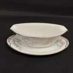 Noritake Pineville Oval Gravy Boat Set White Platinum Trim Pine Branches 5854