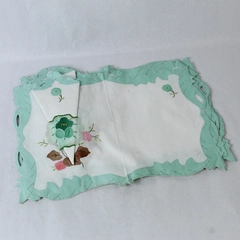 Set of 6 Placemats 6 Napkin Built In Holders White Green Embroidered Floral