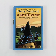 A Hat Full Of Sky by Terry Praatchett 2004 HarperCollins Hardcover DJ Ex Libris