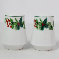 Vintage Royal Norfolk Holly Berries and Ivy Salt and Pepper Shaker Set