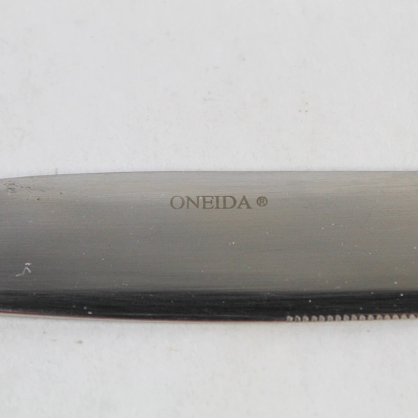 Lot of 4 Oneida Avery Pattern Dinner Knives Stainless Glossy Satin Flatware