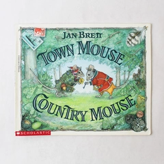 Town Mouse Country Mouse by Jan Brett Scholastic Inc 1995 Paperback