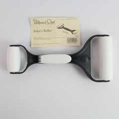 The Pampered Chef Baker's Roller Handled Rolling Pin Kitchen Tool