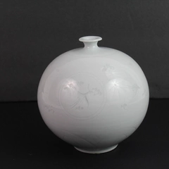 Vintage White Korean Celadon Incised Crane Glazed Porcelain Vase 5" Signed