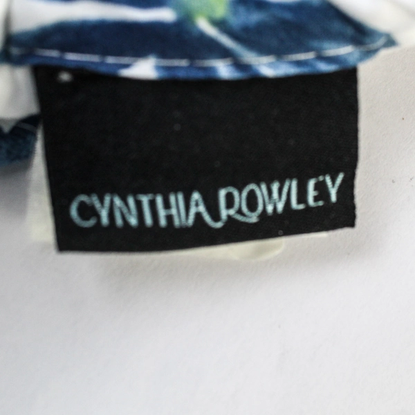 Cynthia Rowley White w/ Blue Floral Detail Sham Quilted Pillowcase Standard Size