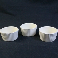 Lot of 3 Unbranded Ramekins Souffle Dishes Ceramic 2in Tall 3in Diameter Cream
