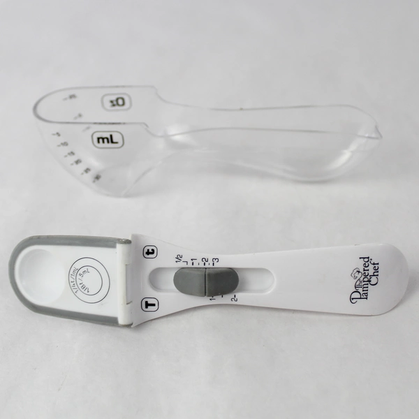 The Pampered Chef Easy Adjustable Sliding Plastic Measuring Spoon