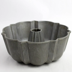 Vintage Nordic Ware Mini Bundt Fluted Tube Pan 9” Cast Aluminum 