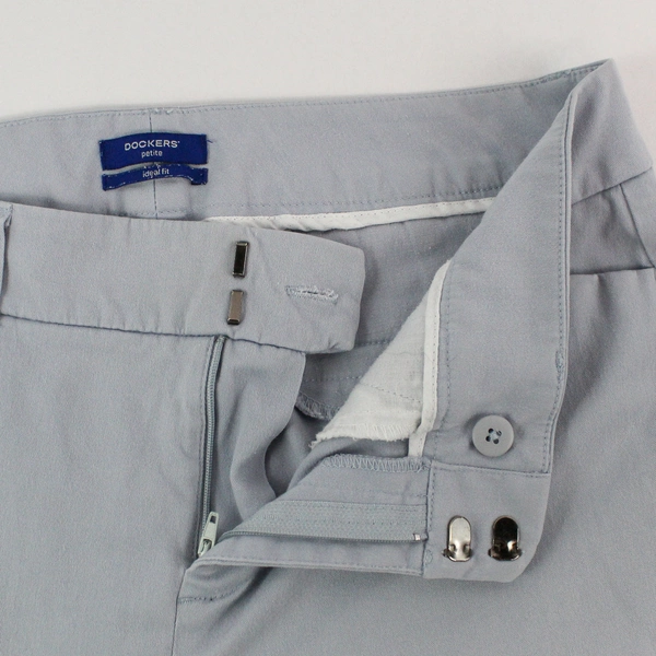 Dockers Petite Women's Shorts Size 10P Gray Flat Front Belt Loops Spring Summer