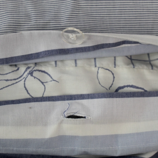 Crate & Barrel Blue and White Striped Twin Bed Comforter Duvet 82 x 65