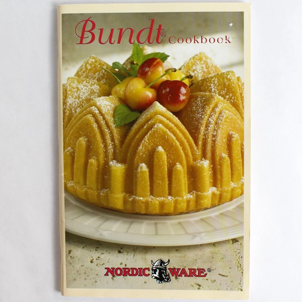 Vtg 2004 Cookbook Nordic Ware Bundt Pan Cake Muffin Entree Desserts Recipes