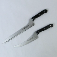 Lot of 2 Showtime and Sportsman Knives No 8 No 6 Serrated Fish And Wild Game