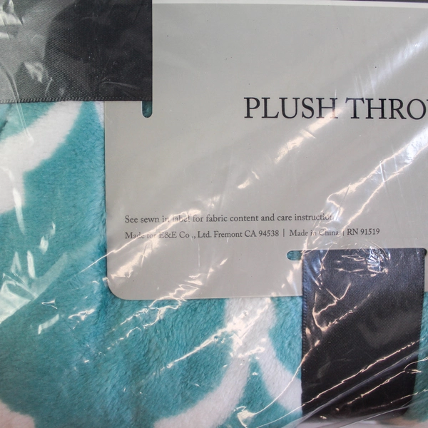 Madison Park Plush Throw Blanket Teal White Fleece NWT Sealed Package New