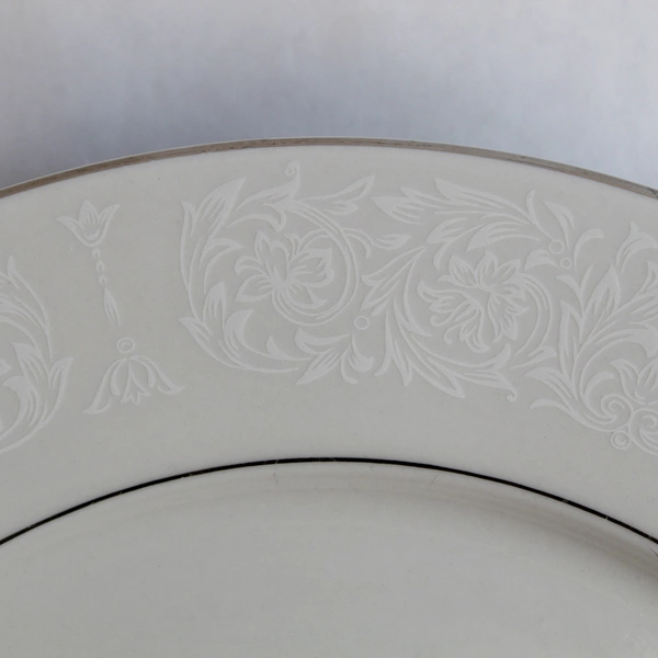 Set of 4 Sango White On White 1079 Dinner Plates with Platinum Scrolls