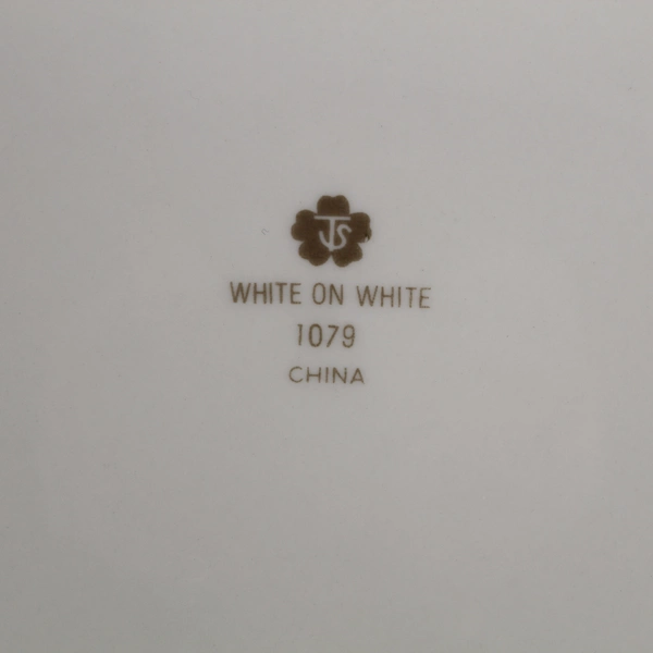 Set of 4 Sango White On White 1079 Dinner Plates with Platinum Scrolls