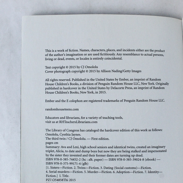 The Third Twin by CJ Omololu 2015 Paperback