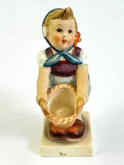 Vintage M.J. Hummel "Little Helper" Figurine #73 Girl with Basket 1960-72