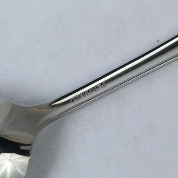 Lot of 5 Oneida Stainless Golden Stanza Teaspoons Glossy Flatware Gold Accent