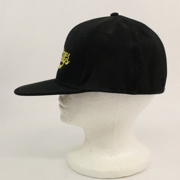 Walt Reilly's Hat Embroidered Logo Otto Flex Black Flexible Fit Size S/M