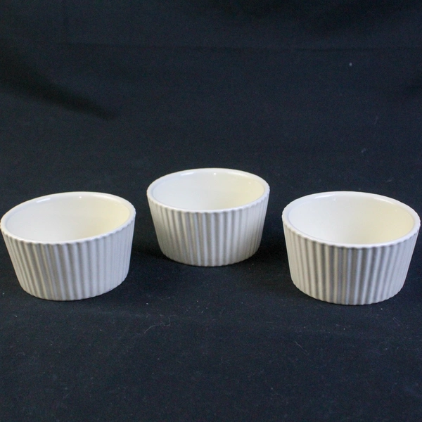 Lot of 3 Unbranded Ramekins Souffle Dishes Ceramic 2in Tall 3in Diameter Cream