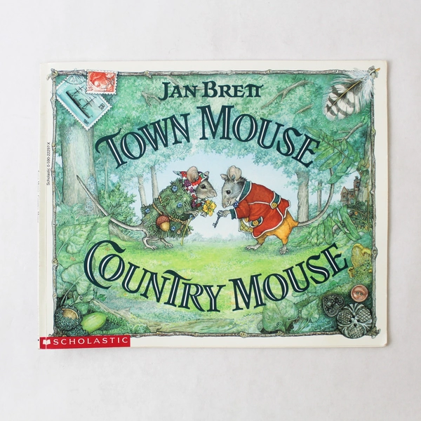 Town Mouse Country Mouse by Jan Brett Scholastic Inc 1995 Paperback