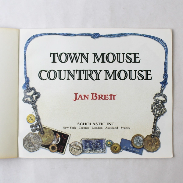 Town Mouse Country Mouse by Jan Brett Scholastic Inc 1995 Paperback