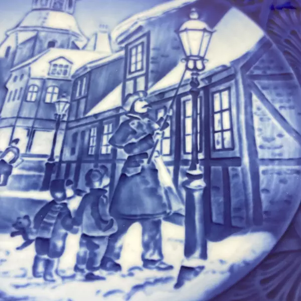 1996 Roaul Copenhagen Christmas Plate Lighting the Street Lamps